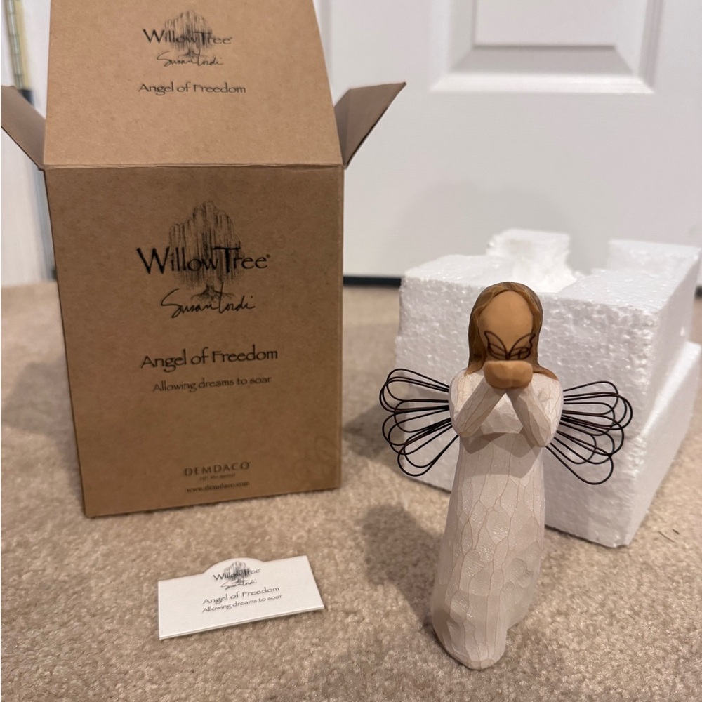 Willow Tree “Angel of Freedom”Figurine with Wire Wings NEW